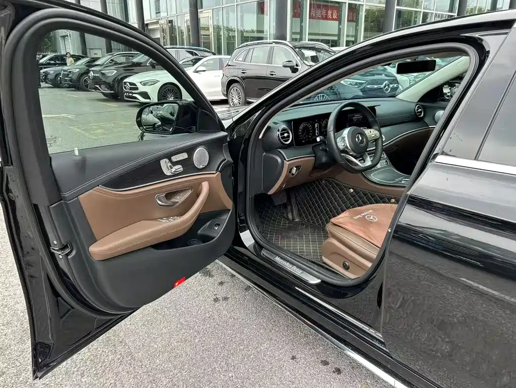 Mercedes-Benz E-Class 2019 — фото 11