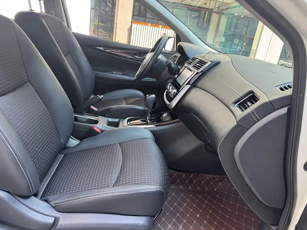Nissan Tiida 2018 — фото 12
