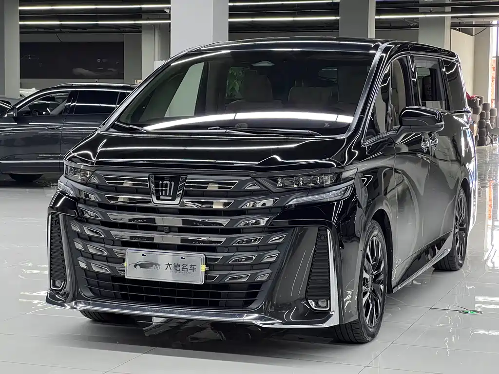 Toyota Vellfire 2024 — фото 1