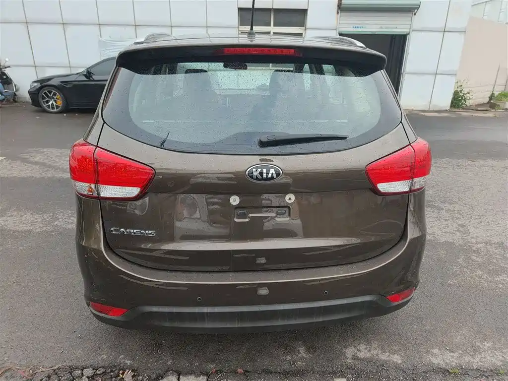 Kia Carens 2015 — фото 6