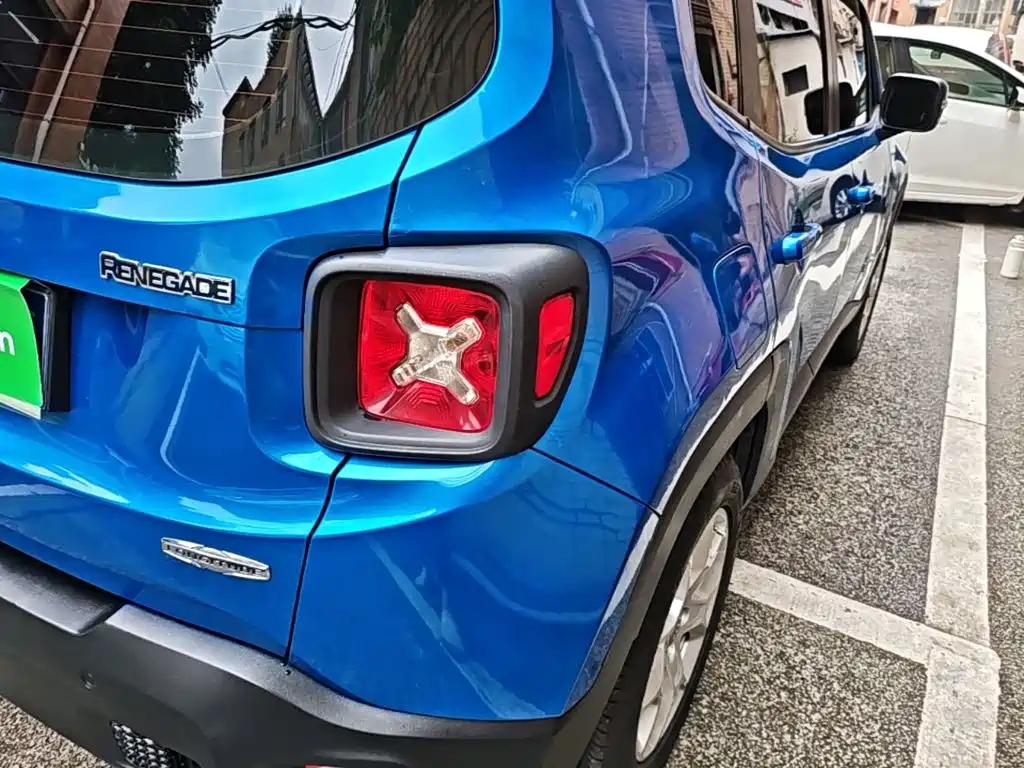Jeep Renegade 2018 — фото 8