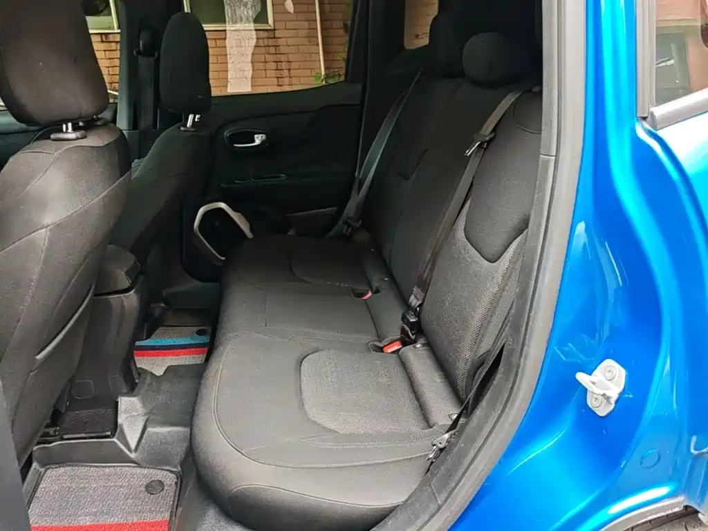 Jeep Renegade 2018 — фото 17