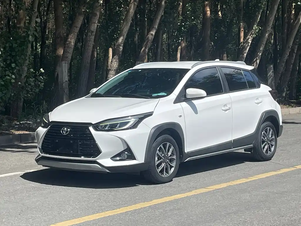Toyota Yaris L 2023 — фото 3
