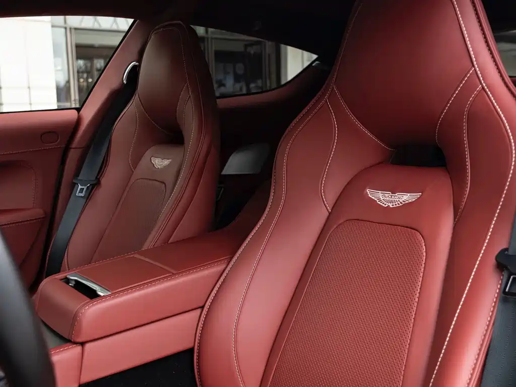 Aston Martin Rapide 2019 — фото 10