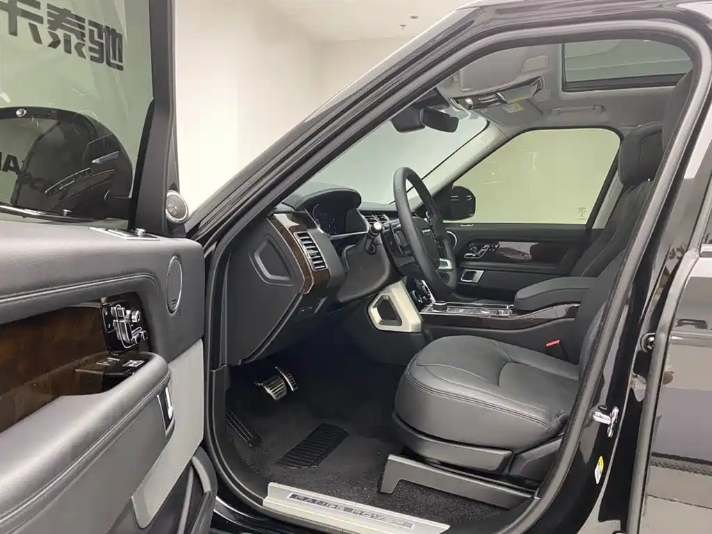 Land Rover Range Rover 2021 — фото 17