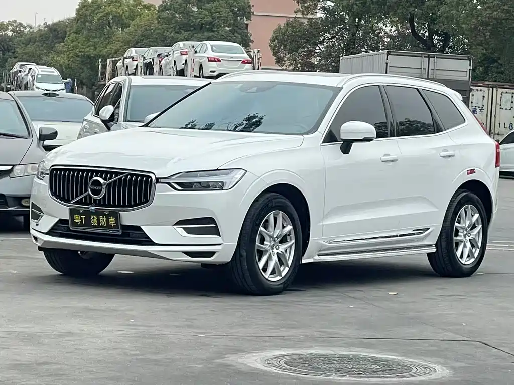 Volvo XC60 2020 — фото 1