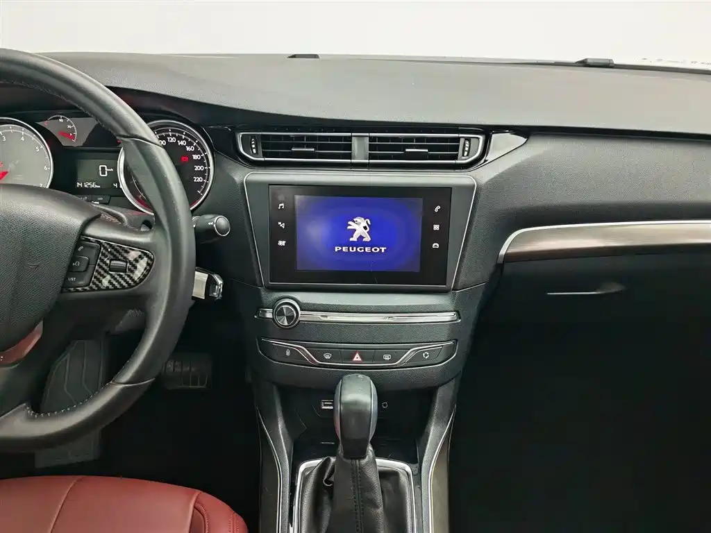 Peugeot 408 2018 — фото 12