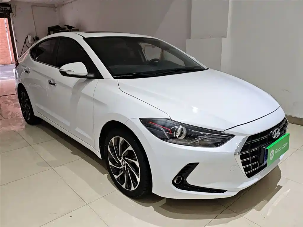 Hyundai Elantra 2020 — фото 4
