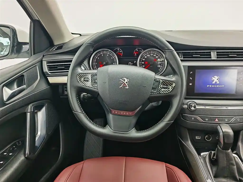 Peugeot 408 2018 — фото 11