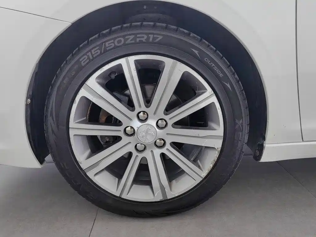 Peugeot 408 2015 — фото 17