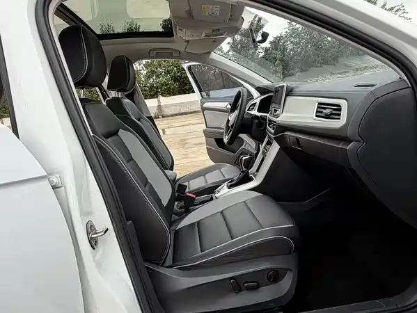 Volkswagen T-Roc 2023