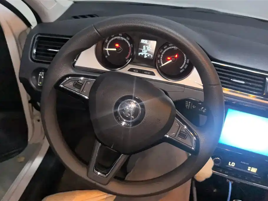 Skoda Rapid 2020 — фото 15