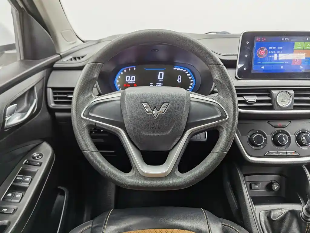 Wuling Hongguang S3 2018 — фото 11