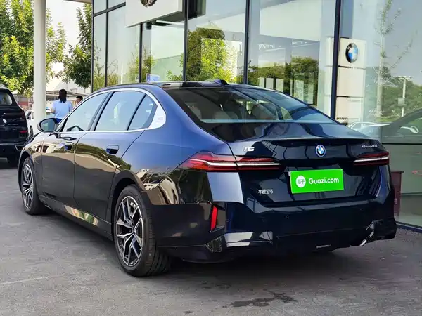 BMW i5 2025