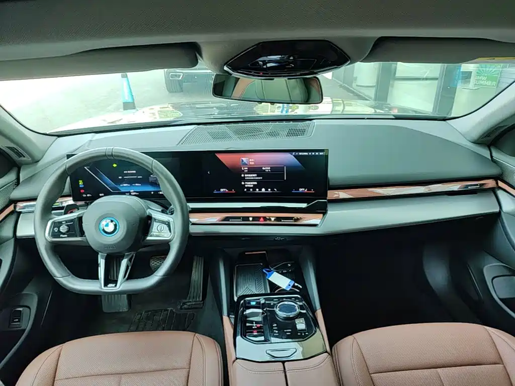 BMW i5 2025 — фото 10