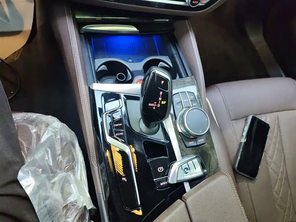 BMW 5 Series 2021 — фото 14