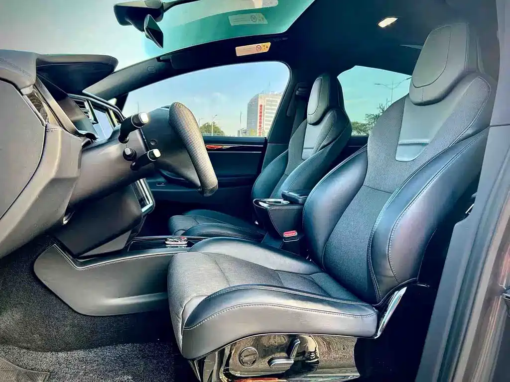 Tesla Model X 2017 — фото 9