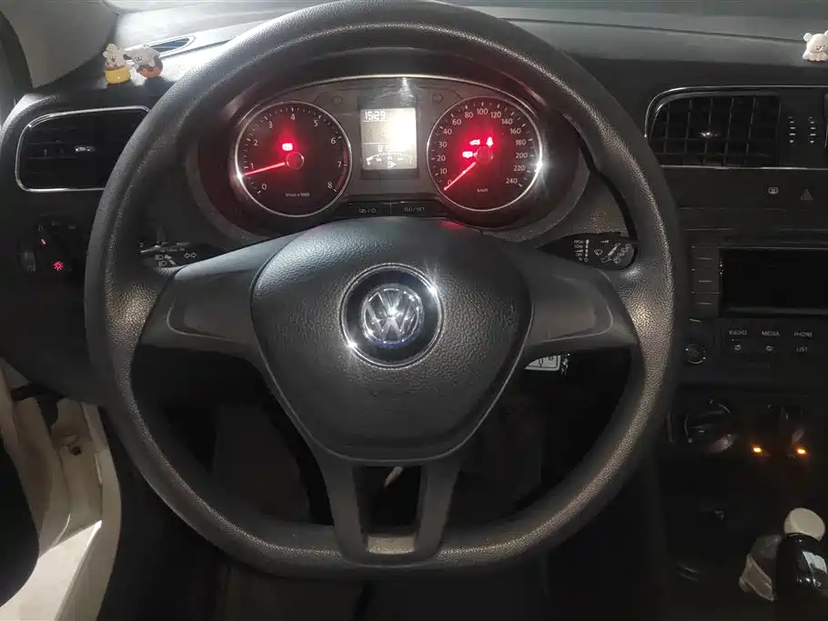 Volkswagen Polo 2015 — фото 15
