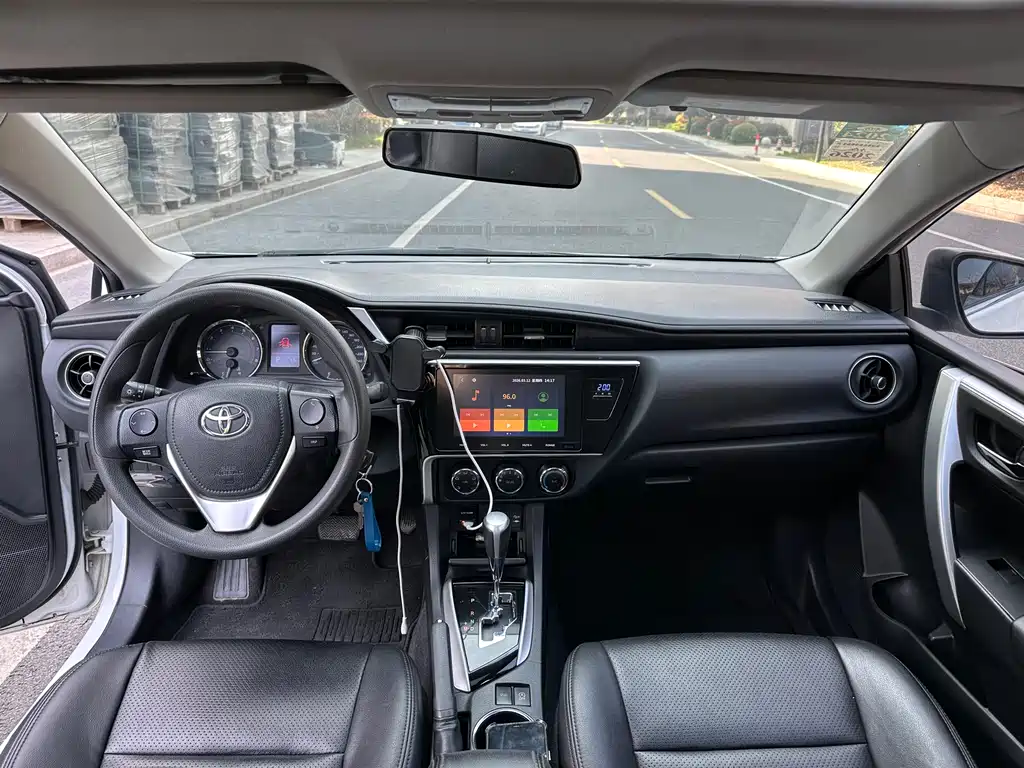 Toyota Corolla 2018 — фото 16