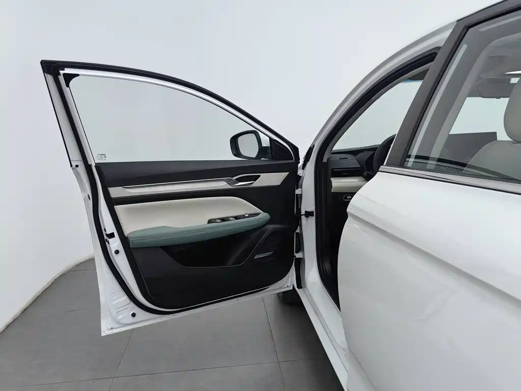 Geely Emgrand L Hip 2024 — фото 8