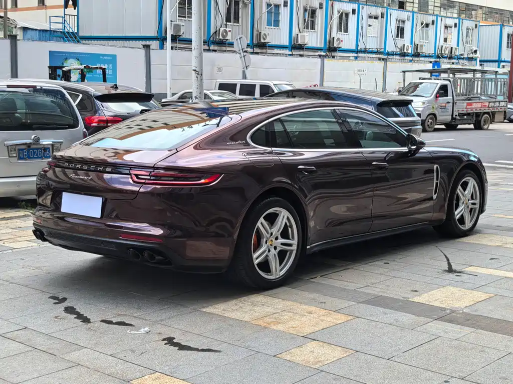 Porsche Panamera 2018 — фото 11