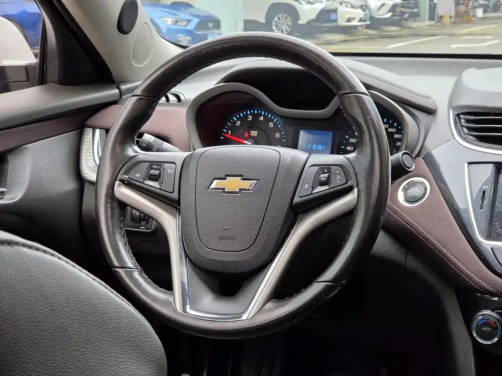 Chevrolet Malibu 2017 — фото 10