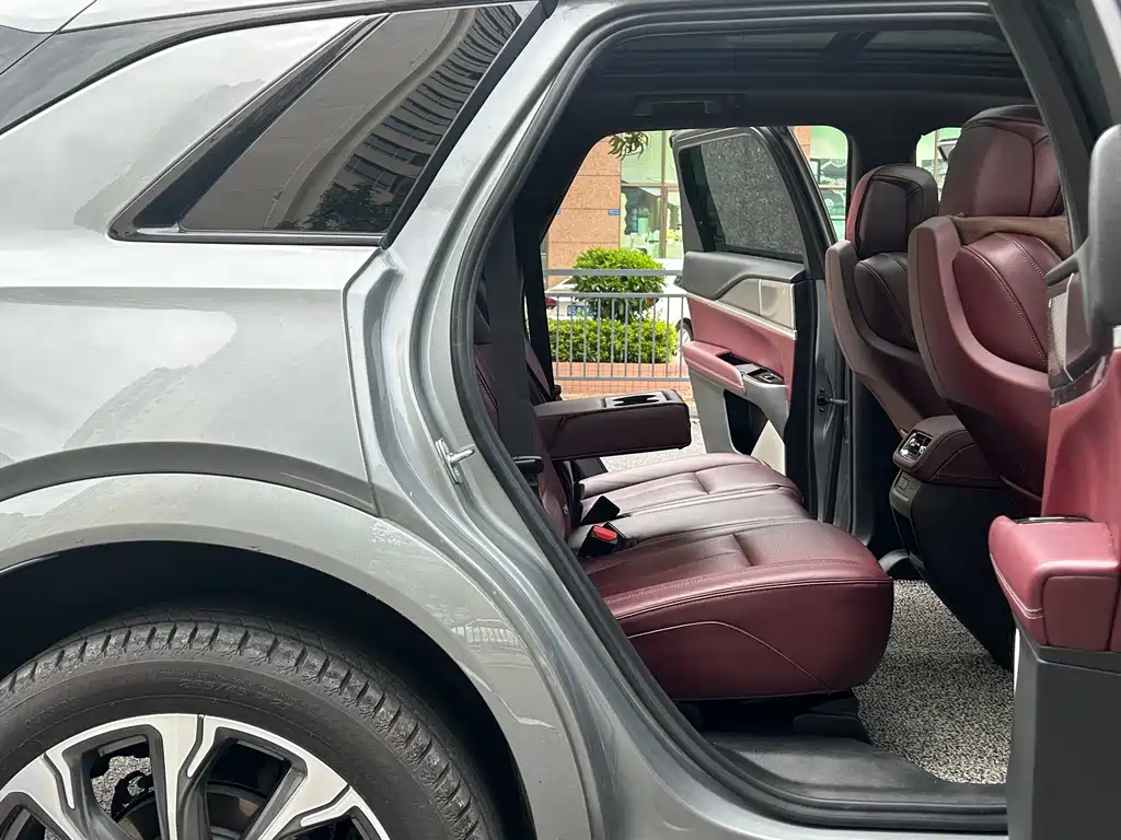 Cadillac XT5 2025 — фото 30