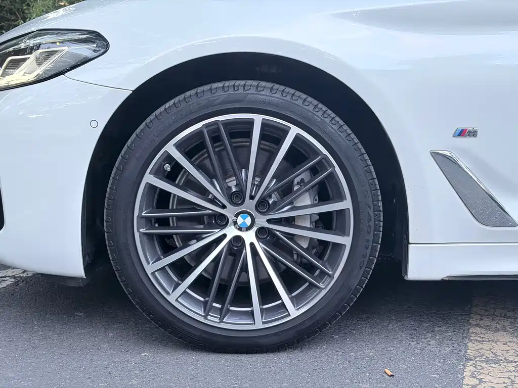 BMW 5 Series 2023 — фото 14