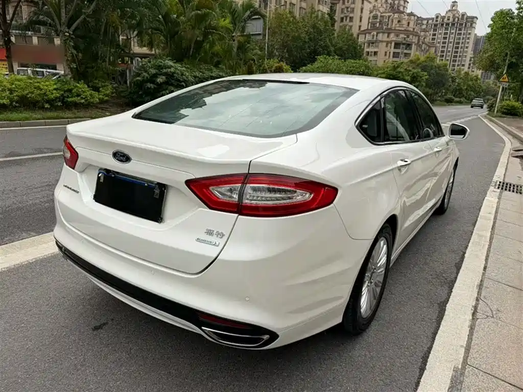 Ford Mondeo 2014 — фото 24