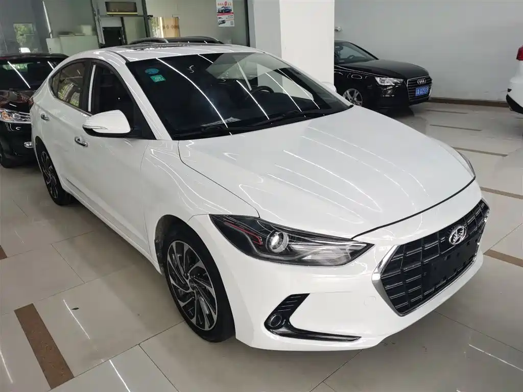 Hyundai Elantra 2019 — фото 22