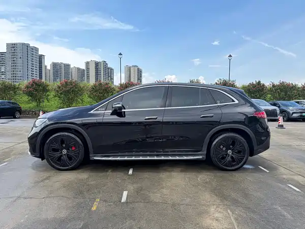Mercedes-Benz EQE SUV 2025