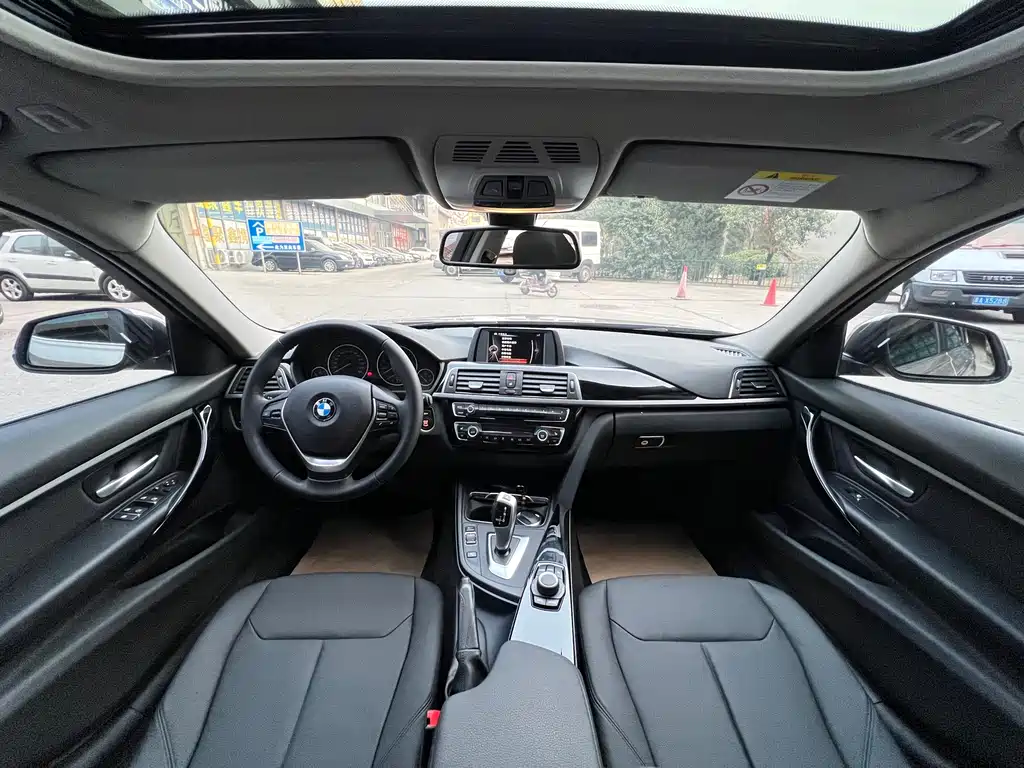 BMW 3 Series 2017 — фото 13