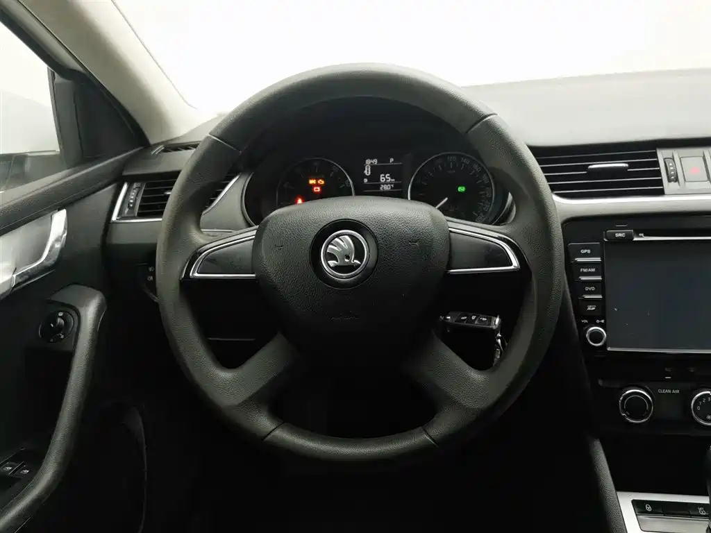 Skoda Octavia 2016 — фото 11