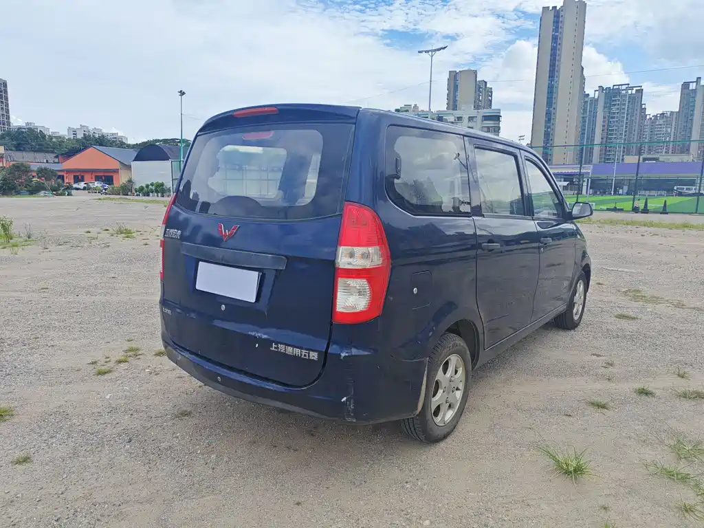 Wuling Hongguang 2014 — фото 15