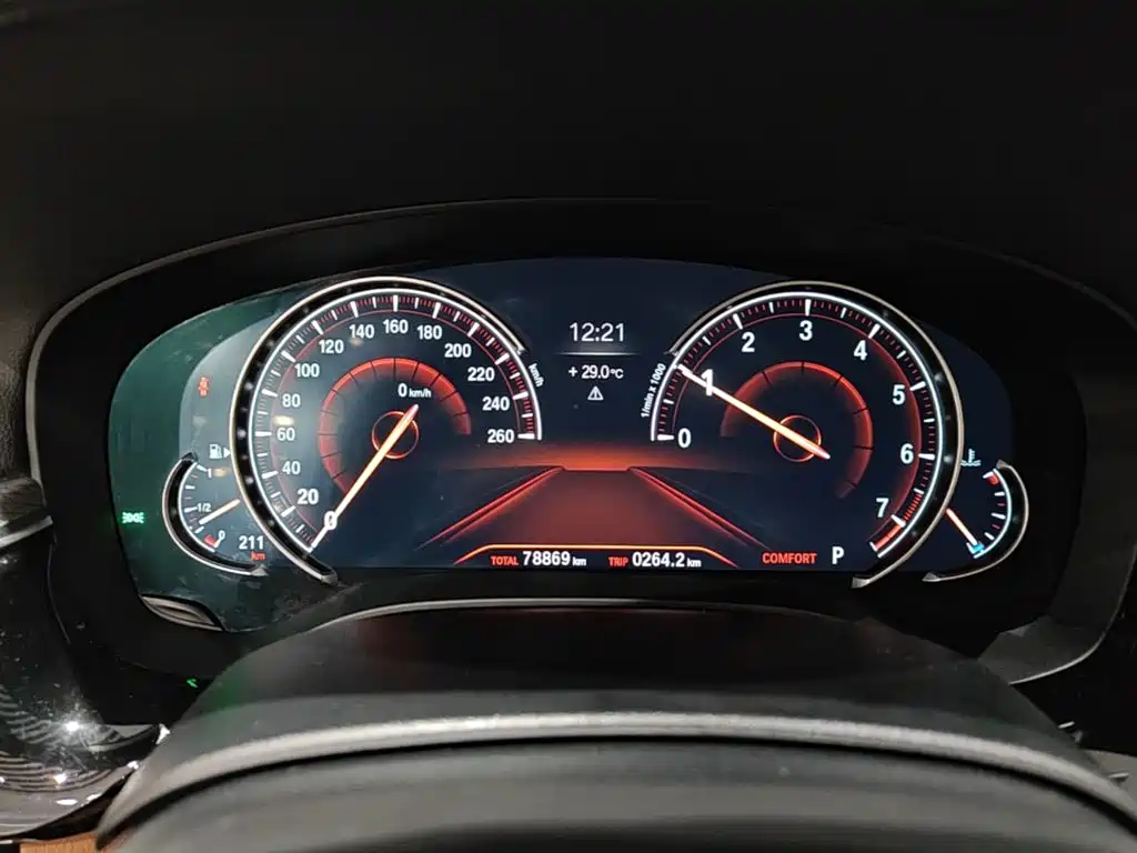 BMW 5 Series 2018 — фото 12