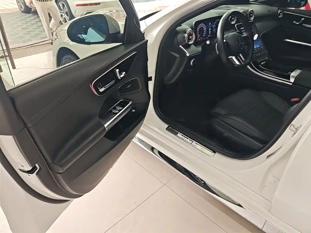 Mercedes-Benz C-Class 2024 — фото 16