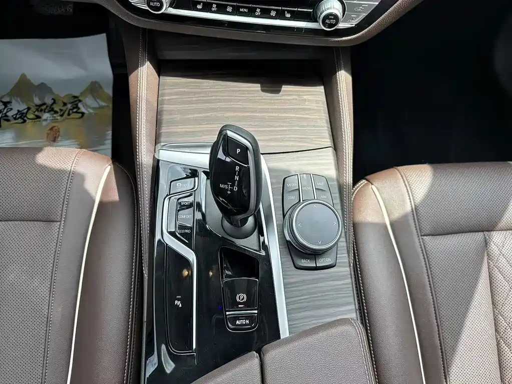 BMW 5 Series 2021 — фото 12