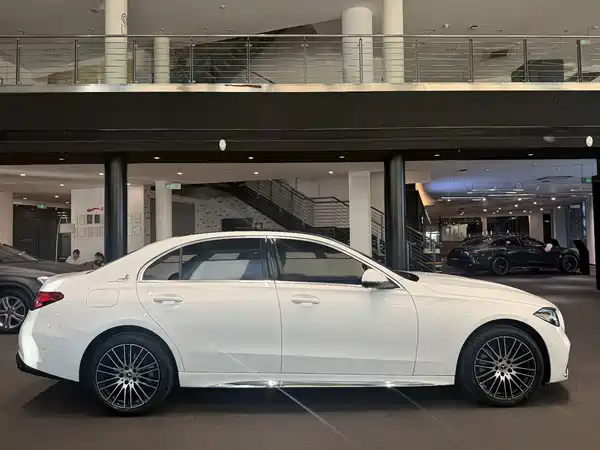 Mercedes-Benz C-Class 2025