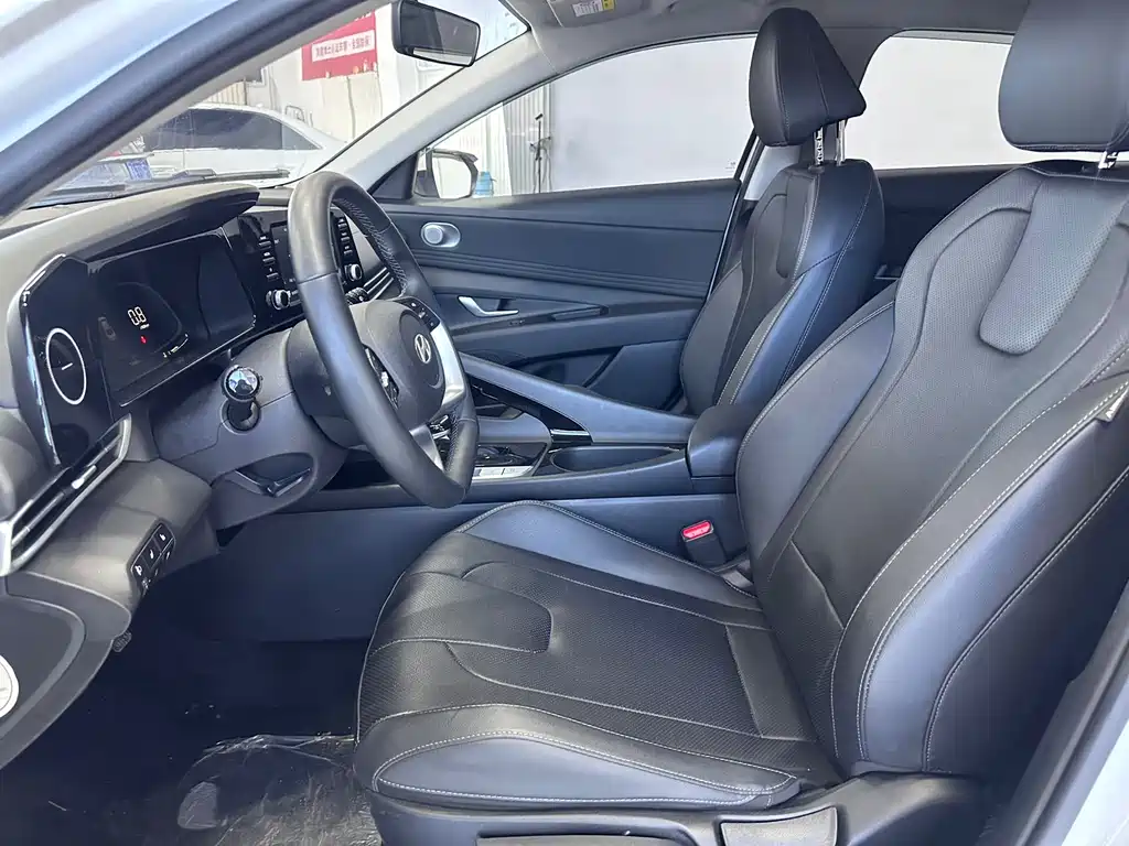 Hyundai Elantra 2023 — фото 10