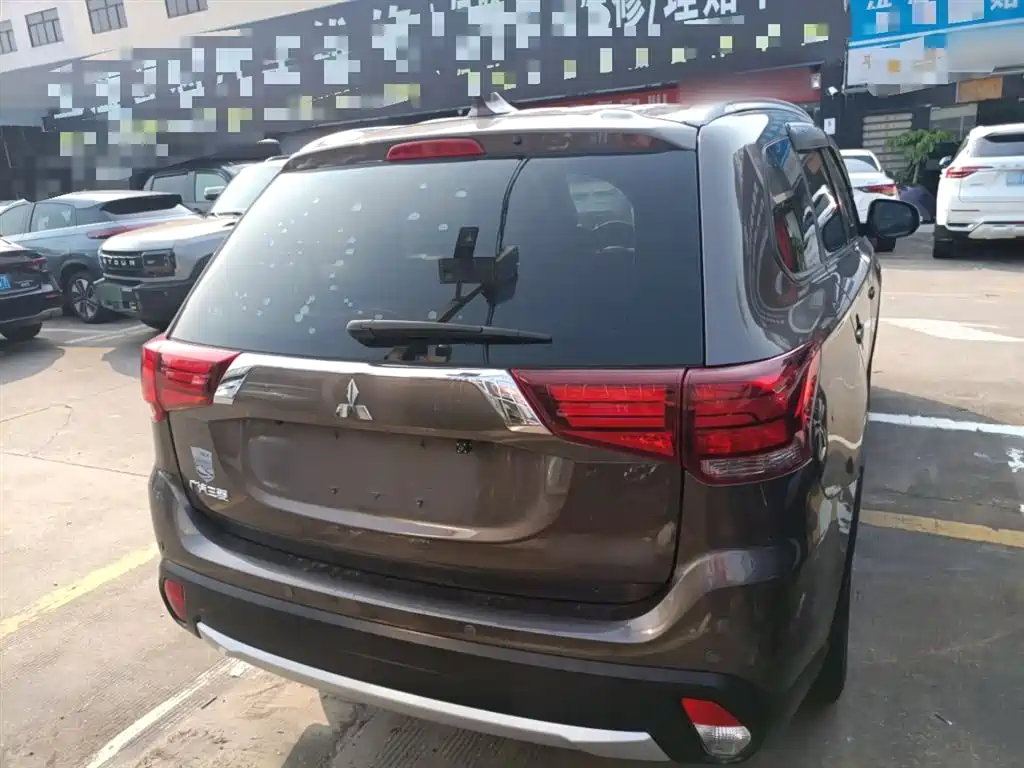 Mitsubishi Outlander 2018 — фото 4