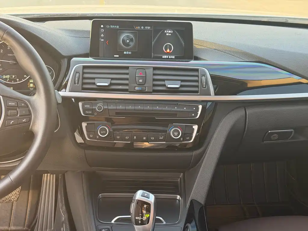 BMW 3 Series 2019 — фото 13