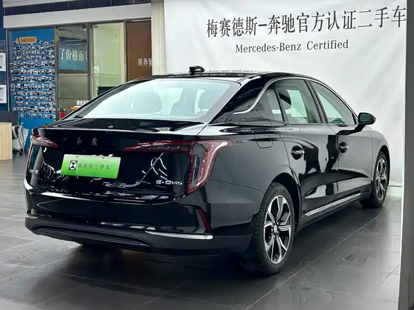 Hongqi E-QM5 2024
