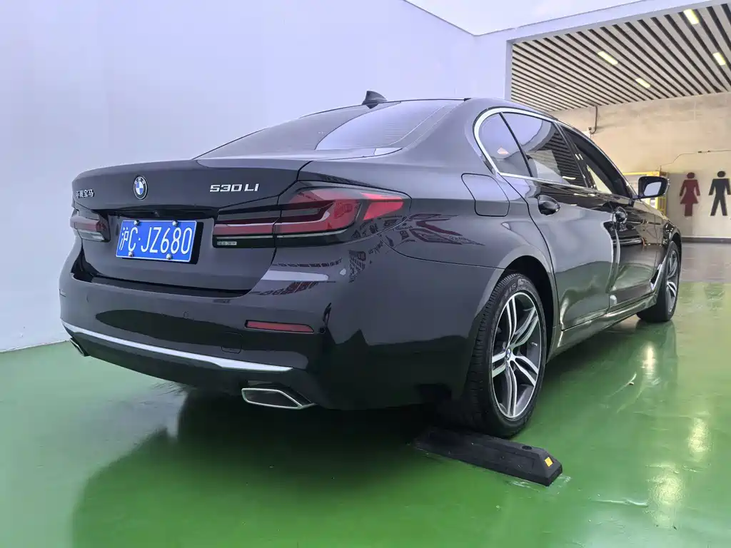BMW 5 Series 2021 — фото 18