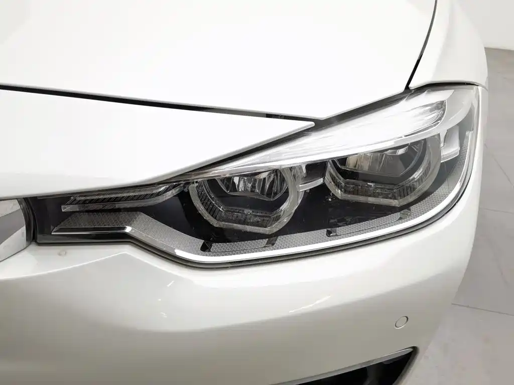 BMW 3 Series 2018 — фото 7