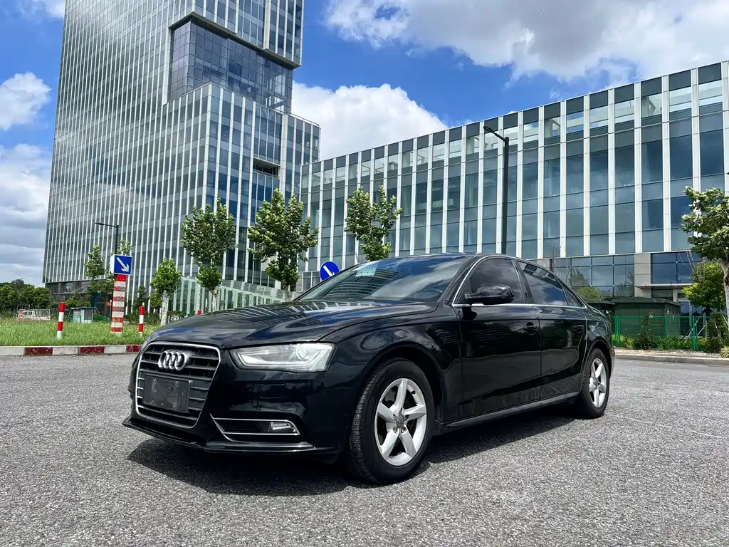 Audi A4L 2014 — фото 1