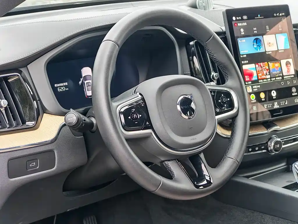 Volvo XC60 2025 — фото 15