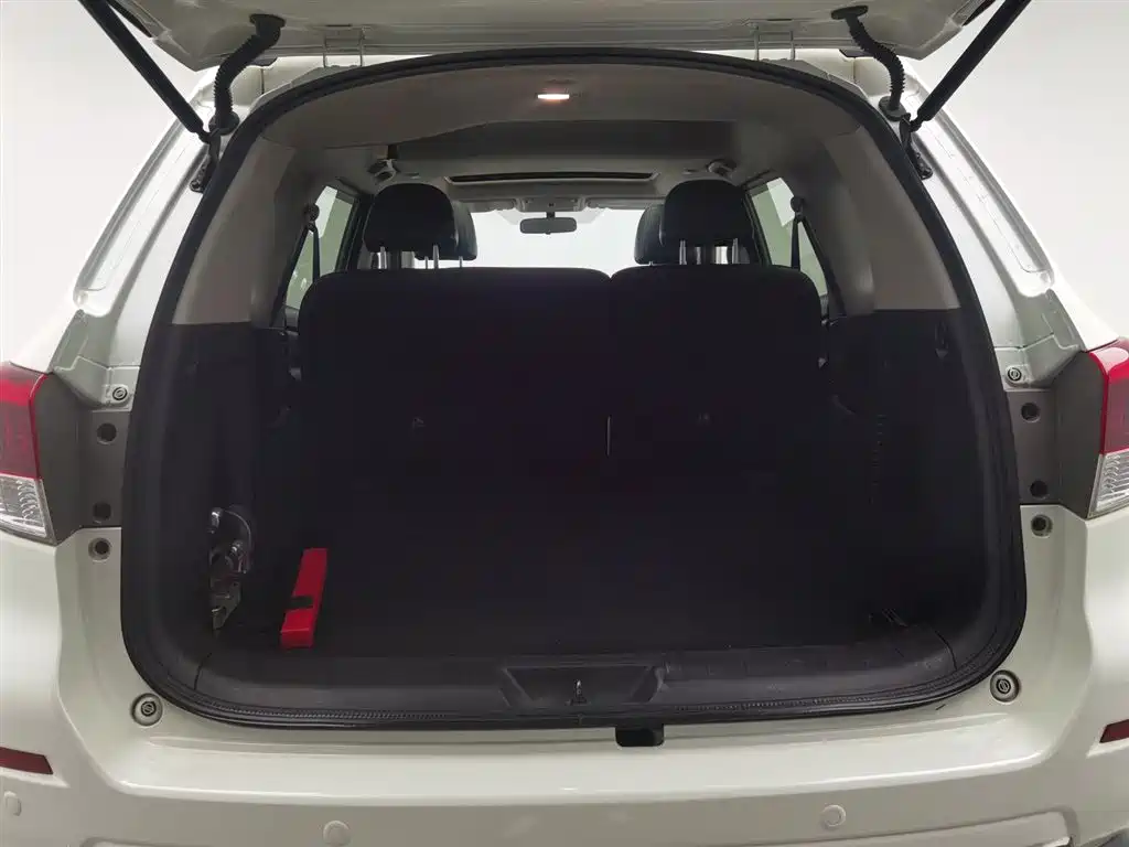 Nissan Terra 2019 — фото 16