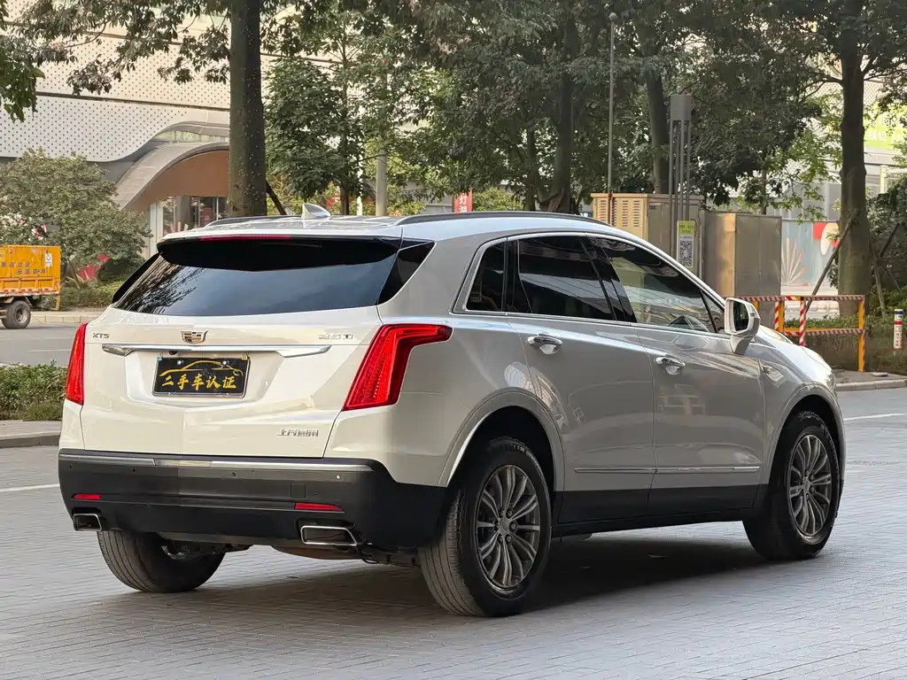 Cadillac XT5 2017 — фото 8