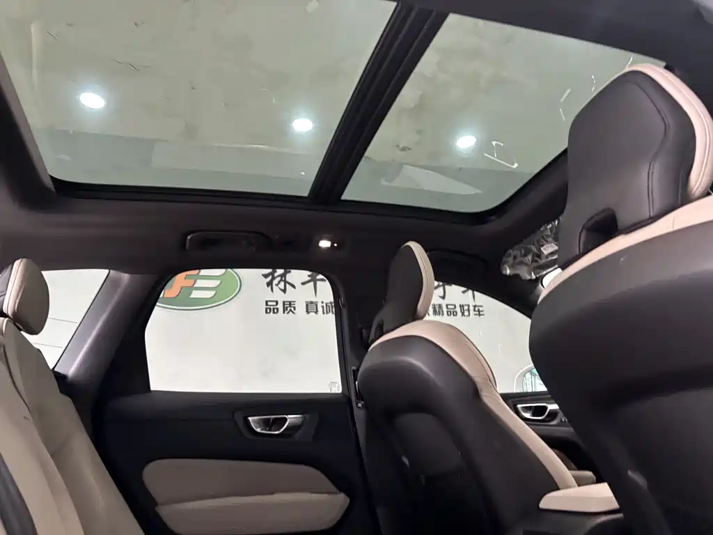 Volvo XC60 2025 — фото 28