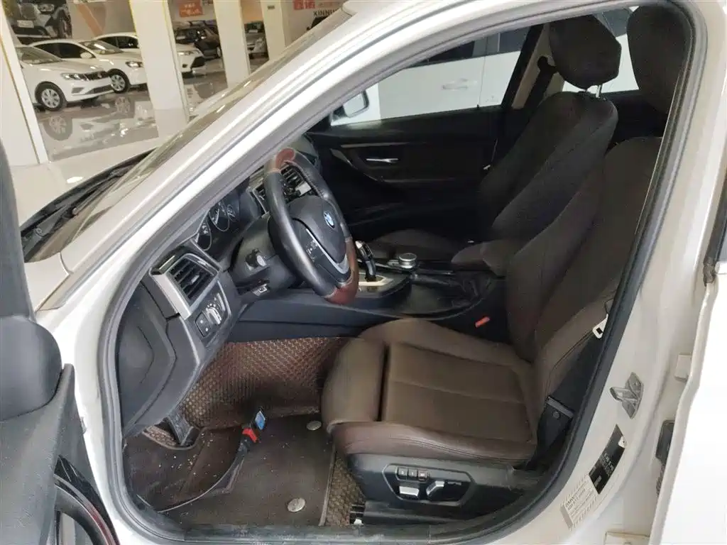 BMW 3 Series 2019 — фото 15